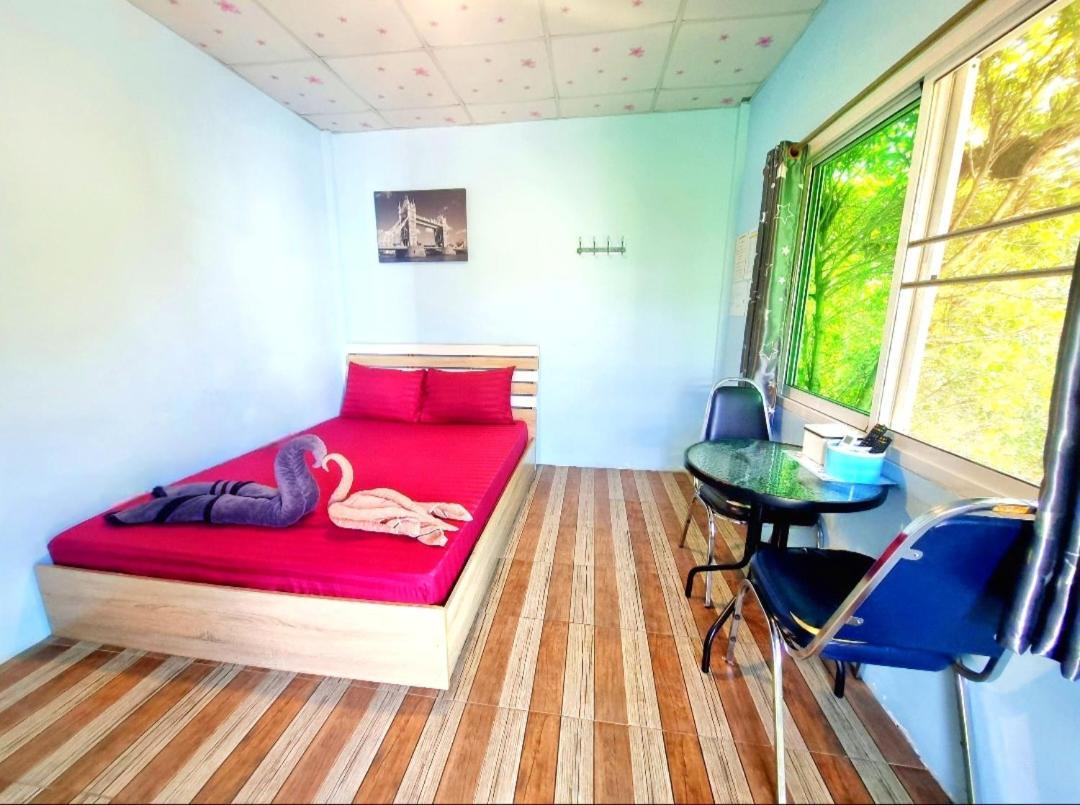 In Love Resort Chai Nat Zimmer foto