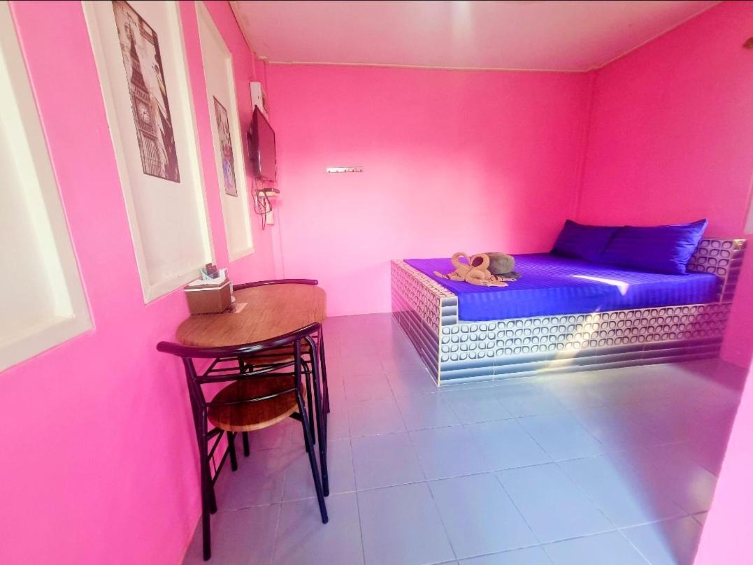 In Love Resort Chai Nat Exterior foto